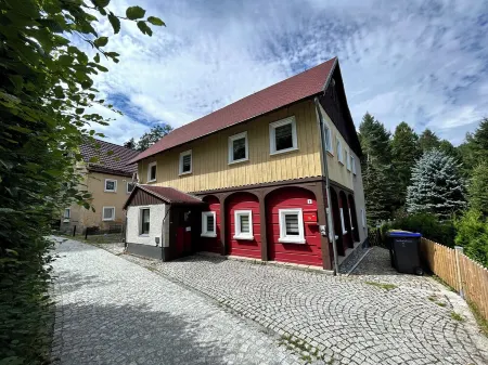 Waldferienhaus Dunja mit Whirlpool, Sauna u Garten Отели в г. Ойбин