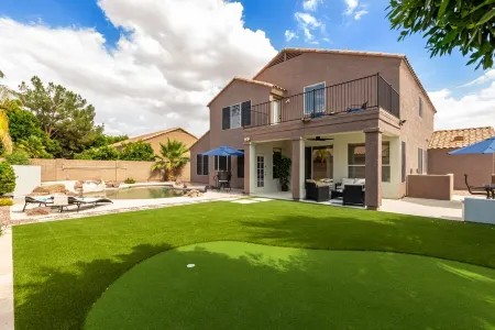 Perfect winter getaway home {Heated POOL, SPA, BBQ, PUTTING GREEN} Отели рядом с Аэропорт Феникс-Меса Гейтвей
