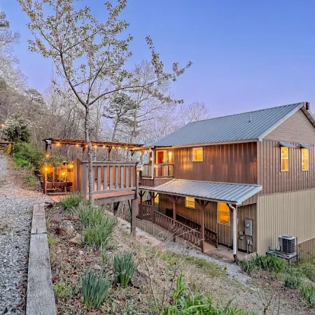 Great Views! Great Rates! King Bed, Firepit, Gas Grill, Dogs Free! Book Today!