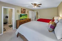 Lovely 2-Bedroom 2.5 Bath Home with Golf Course & Mountain View! Washer & Dryer!