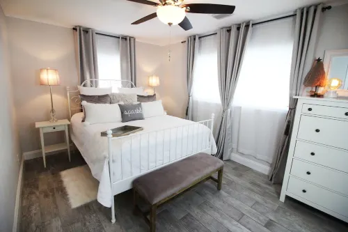 Historic District Bungalow - Easy Walk to Downtown