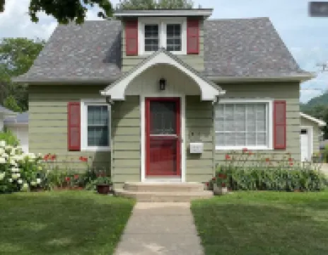 Dog-Friendly 5Br Near Uwl and Downtown w/ Fire Pit & Fenced Yard