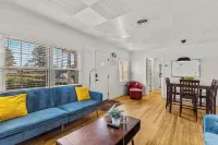Beaver Street Bungalow w/AC, Fenced Yard, W/D, 4 Smart TVs, 1G WiFi, RV Parking.