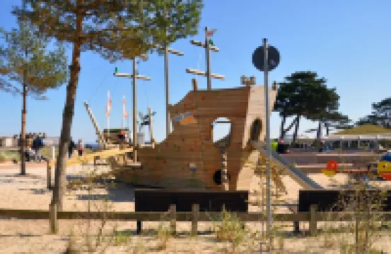 Sunny 2 room apartment near the beach with balcony and partial sea view