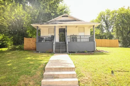 Near UTK close to Downtown Отели рядом с достопримечательностью «Regal Riviera»