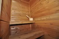 Ski-in ski-out 1 Bdrm Chalet w sauna on slopes & lake - sleeps 2