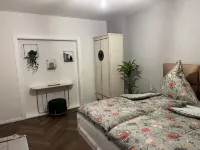 EXCLUSIVE 2 room ground floor apartment with balcony in top location! のホテル