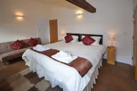 High Quality , Rural Views Peaceful, AONB, Jurrasic Coast, Dog Friendly. Hotels in Colyton