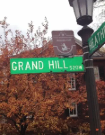 COMFORT and CHARM - Stay in St. Paul's FAVORITE rental in historic Summit Hill!