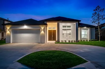 4-bedroom waterfront vacation home 14 minutes from State Parks and beaches.