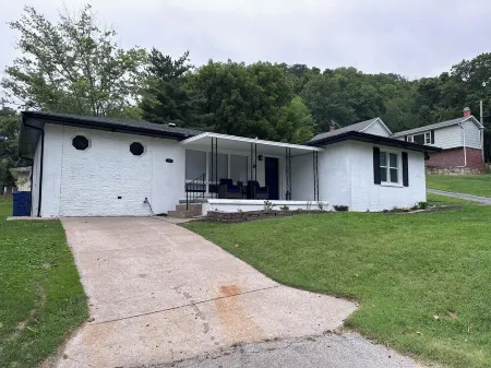 Riverside Home - Modern meets comfort