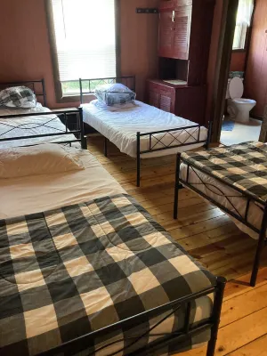 Hocking Hills Serenity Chalet with Hot tub!