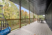 NEW at PATOKA lake! Big HOT TUB close to ramp POOL TABLE with3 MASTER bedrooms!