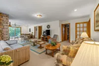 Brentwood Vacation Home in a GREAT LOCATION!