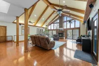 Lakefront Home-NEW Hot Tub- Water Access from Yard-Kayaks-Patio-Game Room