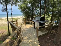 Lake Michigan Beachfront, Remodeled, close to Tunnel of Trees and Harbor Springs Hotel a Emmet County