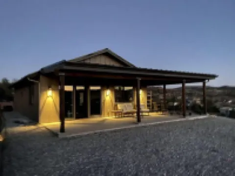 New mountain top retreat w/ 270° stunning views Hotels in Cornville