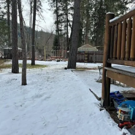 Cozy Log Cabin with private access to the Trinity River!