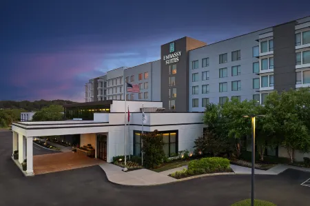 Embassy Suites by Hilton Knoxville West Отели рядом с достопримечательностью «West Knoxville Pediatrics»