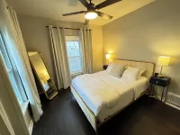 Cozy Home in College Cultural Hotels near Flint Amtrak Station