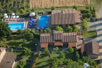 Il Fienile - Apartment at ground floor with private garden Hotels in Paciano