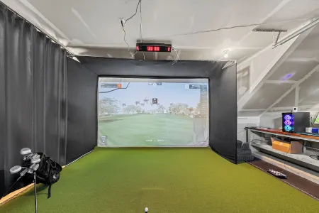 Spacious 5-bedroom house with Golf simulator in Berlin