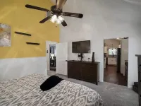 Beautiful Waterfront Home on the Alafia River Hotels in Riverview