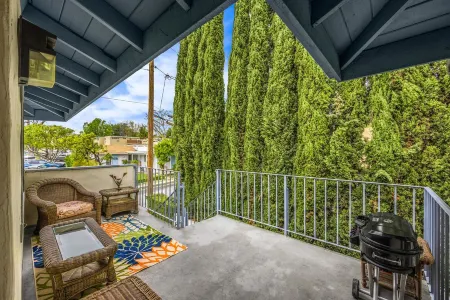 Cozy place in quaint, fun city