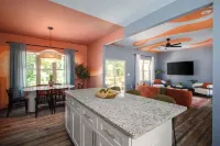 Local Artistic Flare~Sleeps 12~New Modern Build