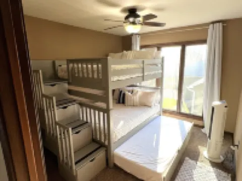 Life-Giving, Quiet retreat only 25 min west of Indpls. Peace, Pace, & Gratitude Hotels in Putnam County