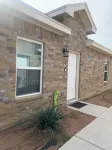 King Bed Pet Friendly Retreat with Private Terrace in Gated Community! Hotel in zona Dustin Michael Sekula Library
