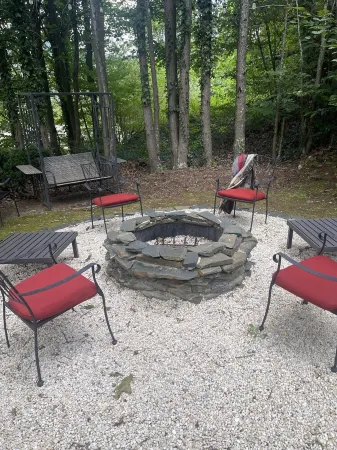 Beautiful Historic Farmhouse Style Cottage min. to Downtown Boone, Watauga River