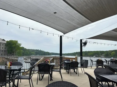 Magnolia Trace Lakefront Bliss: Rustic Stone Cottage Retreat on 5 AC- Fiber WiFi