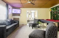 20 MINUTES AWAY FROMTHE BEACH