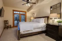 *Steps to Gondola* 5 Bedroom 5 Bath *