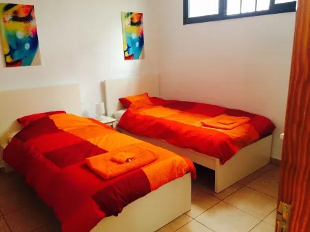 Club Tenerife Los Diamantes 1 Bed Apartment Seaview Los Cristianos. FREE WIFI