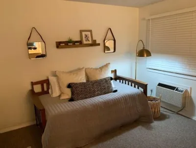Lakeside Boho Bungalow on Table Rock Lake のホテル