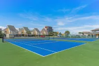 Cozy Beach Condo in Destin’s Sandpiper Cove #1074