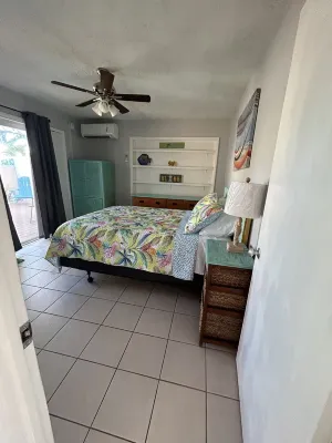 Convenient central Marathon location, canal view.