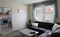 Vacation apartment with heated indoor pool and sauna - Haus Meta Whg. 1 Hotels in Weener