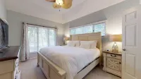 Charming Luxury Villa in Turtle Cove. Minutes from Beach, Golf, & Tennis. Hotels near Roy Barth Tennis Center