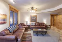 SKI-IN / SKI-OUT 5 BEDROOM, walking distance to everything in town!