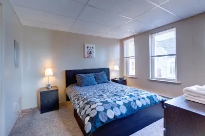 Newly Renovated One Bedroom Apartment with Full Kitchen and Pull Out Sofa. Hotels near Five Below
