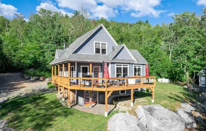 Spacious Private Lake Retreat + 2 Guest Houses