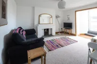 Spacious 2 Bedroom Apartment near Seafront Penzance