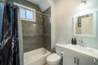 6 Mins From EWR Airport Cozy 3 Bedroom Apartment