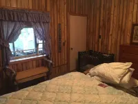 Cozy Adirondack cottage with Beach access on scenic Raquette Lake, NY.