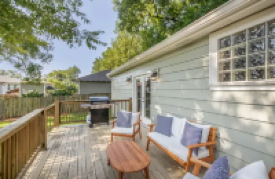 Park Street Dream in Downtown Northport, 2.5 Miles from U of A Stadium