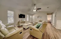 TWISTED TURTLE! 3bed/2bath home with POOL & GAME ROOM in Historic St. Andrews! 파나마시티 호텔