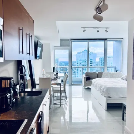 Perfect Studio 5 Icon Brickell Pool spa gym View